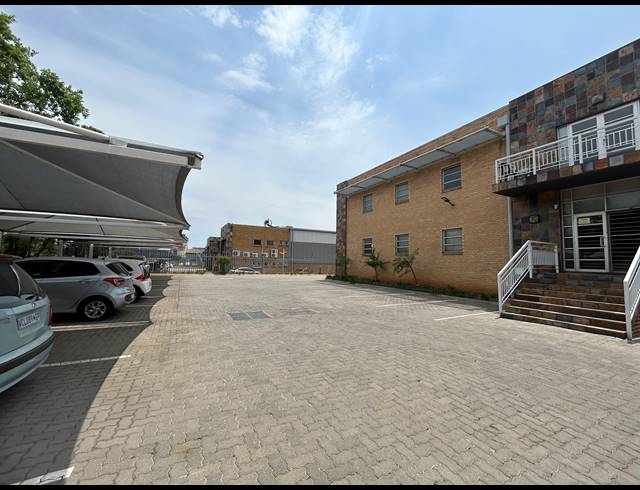 1,600M² WAREHOUSE TO LET IN SPARTAN